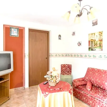 Comfortable In 80 M² + Terrace